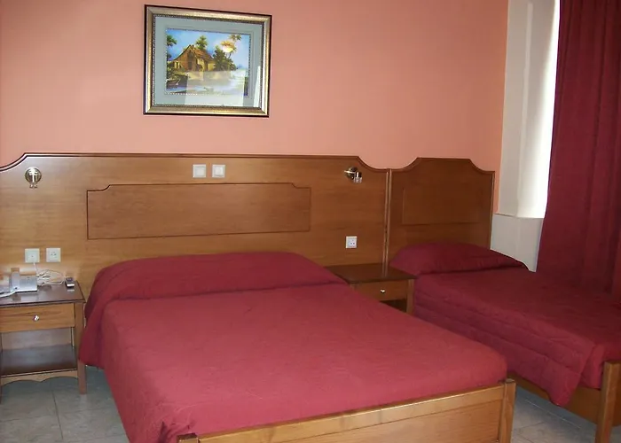 Thomas Bay Hotel *