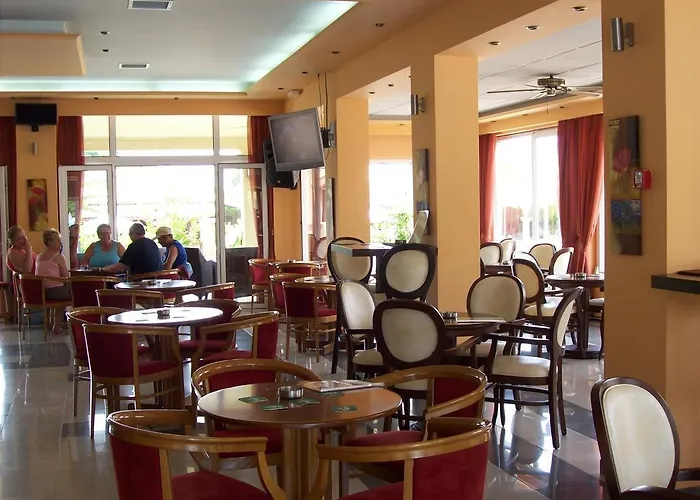 Thomas Bay Hotel *