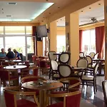 Thomas Bay Hotel *