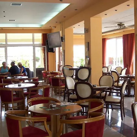 Thomas Bay Hotel *